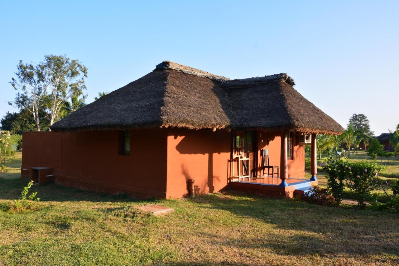 Red Earth Kabini Hotel Begur Exterior photo